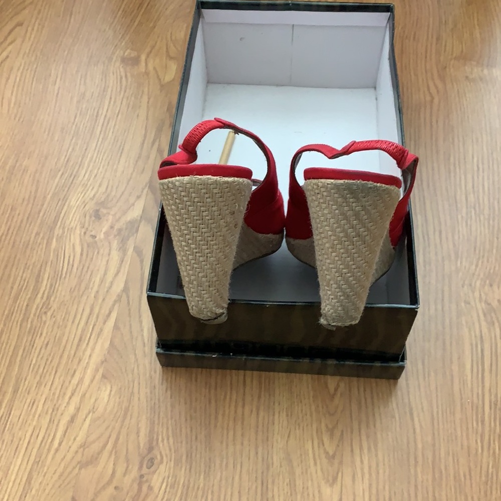 Red Moda Wedges - Picture 2 of 3